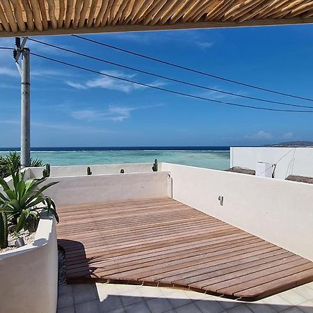Shore Thing Gili Air Beachfront Apartment エクステリア 写真